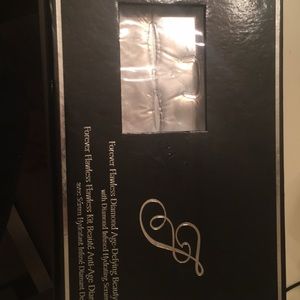 Forever flawless diamond age defying beauty kit